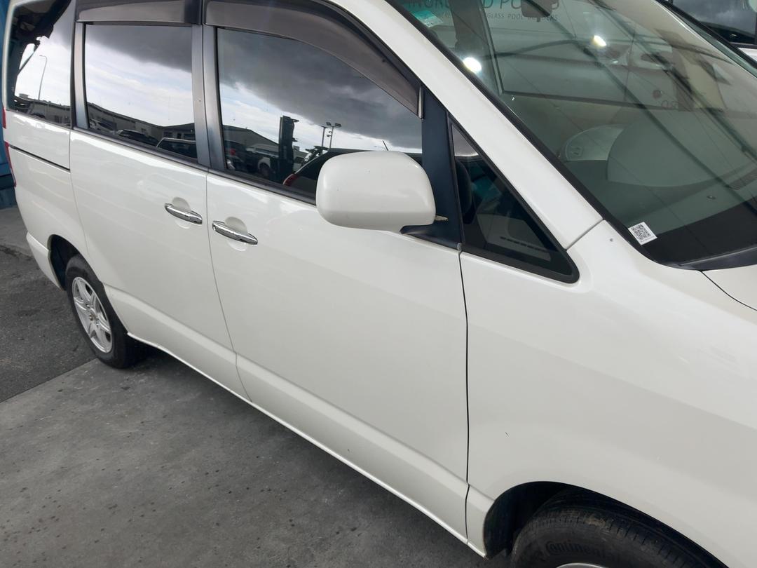 Photo '3' of Toyota Noah