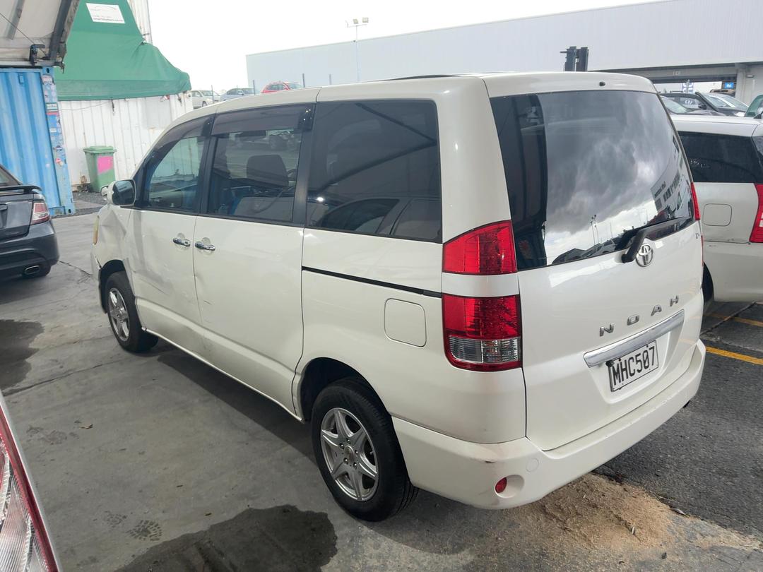 Photo '9' of Toyota Noah