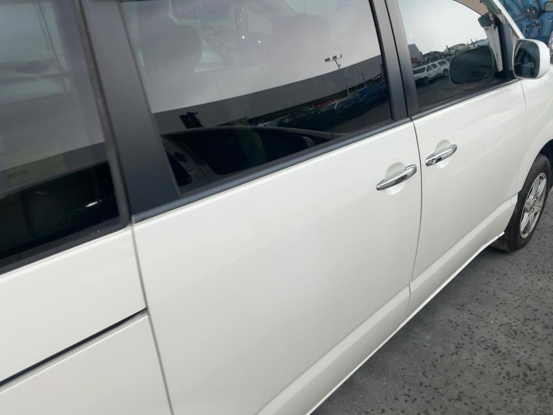 Photo '14' of Toyota Noah