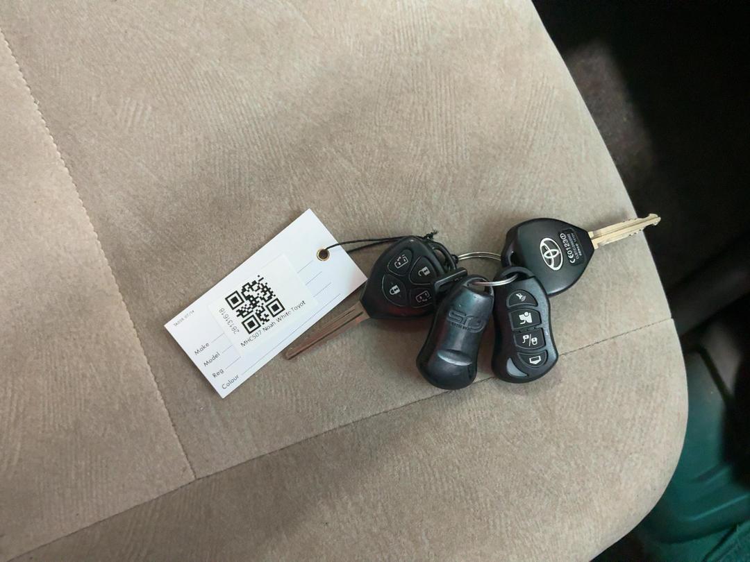 Photo '18' of Toyota Noah