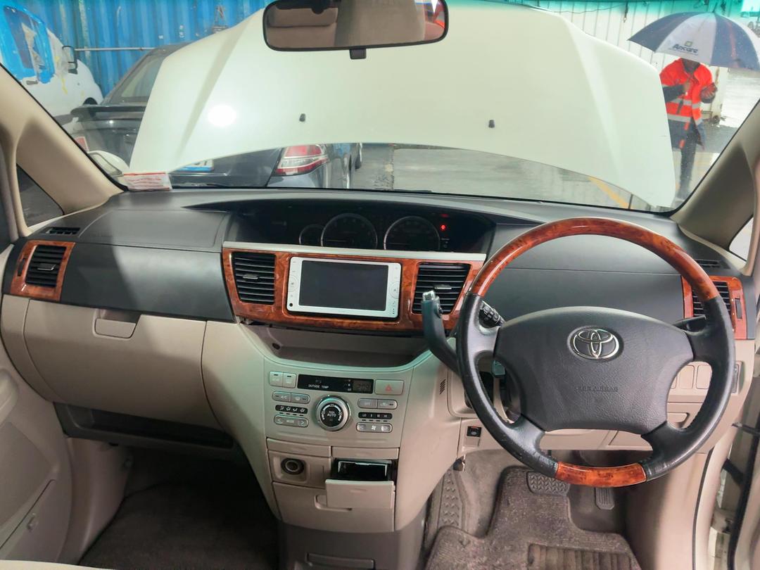 Photo '21' of Toyota Noah