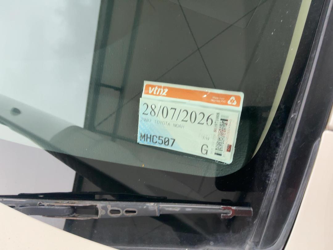 Photo '24' of Toyota Noah