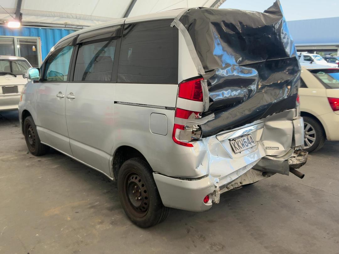 Photo '4' of Toyota Noah Photo '4' of Toyota Noah
