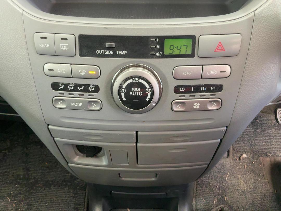 Photo '11' of Toyota Noah Photo '11' of Toyota Noah