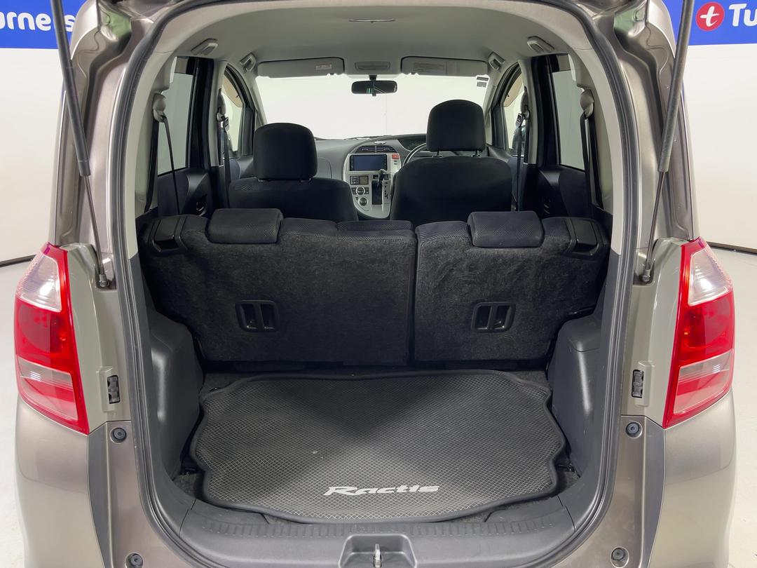 Photo '14' of Toyota Ractis