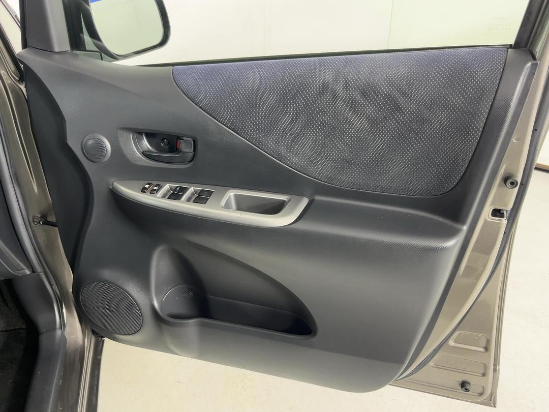 Photo '15' of Toyota Ractis