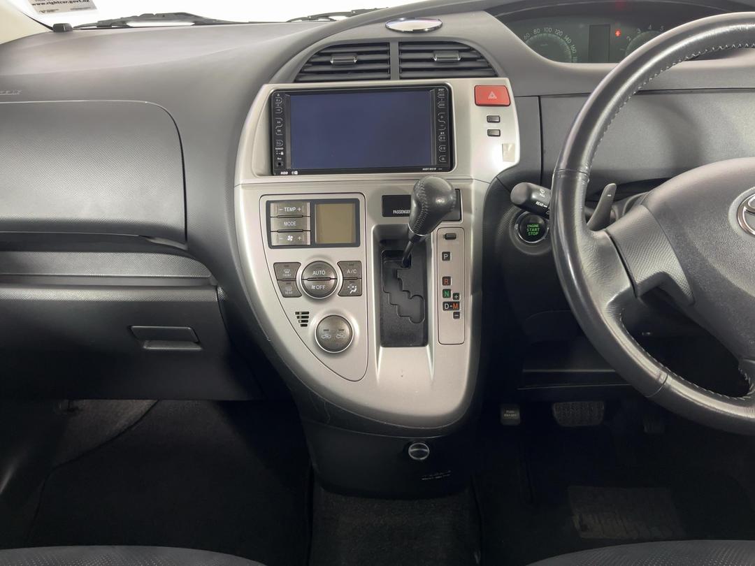 Photo '18' of Toyota Ractis