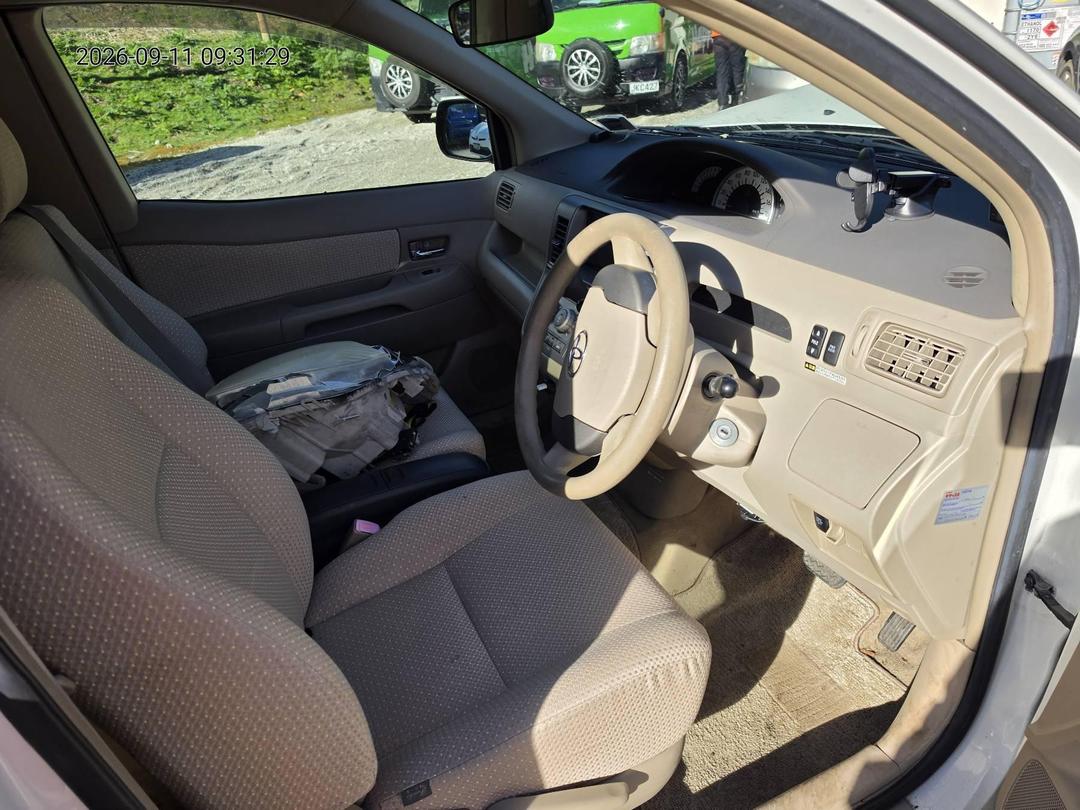 Photo '8' of Toyota Raum Photo '8' of Toyota Raum