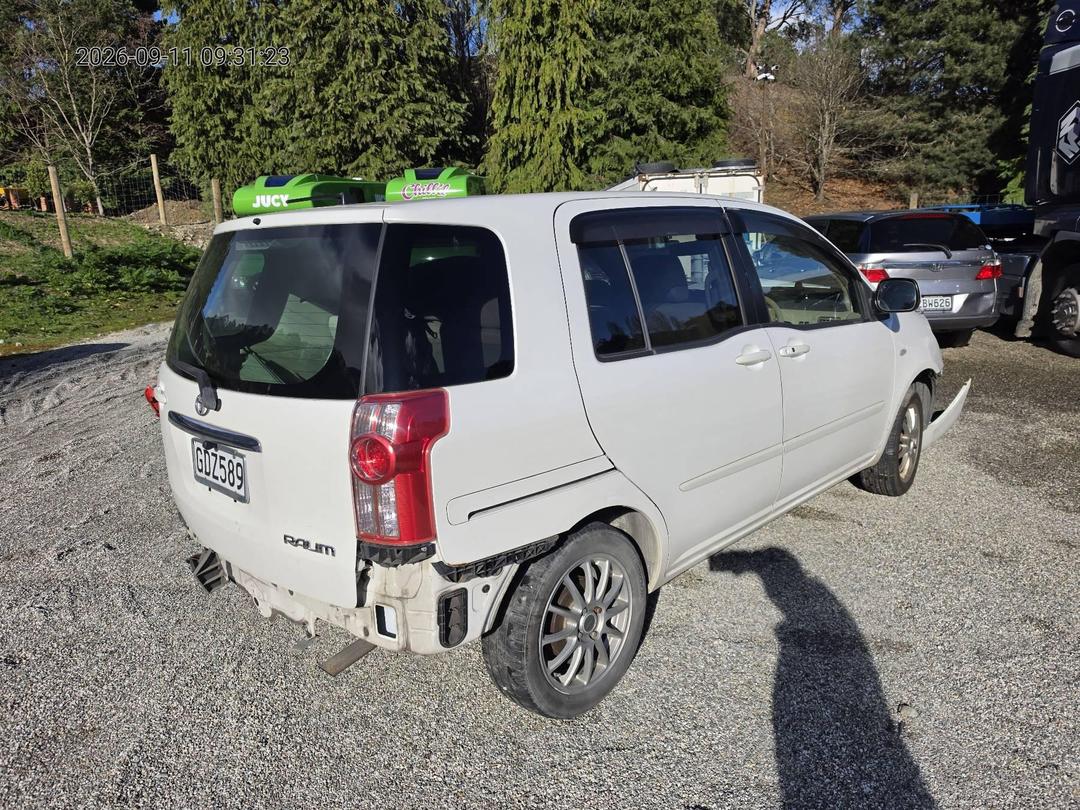 Photo '9' of Toyota Raum Photo '9' of Toyota Raum