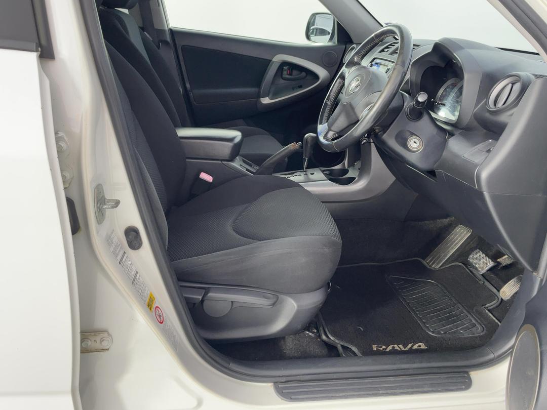 Photo '16' of Toyota Rav4