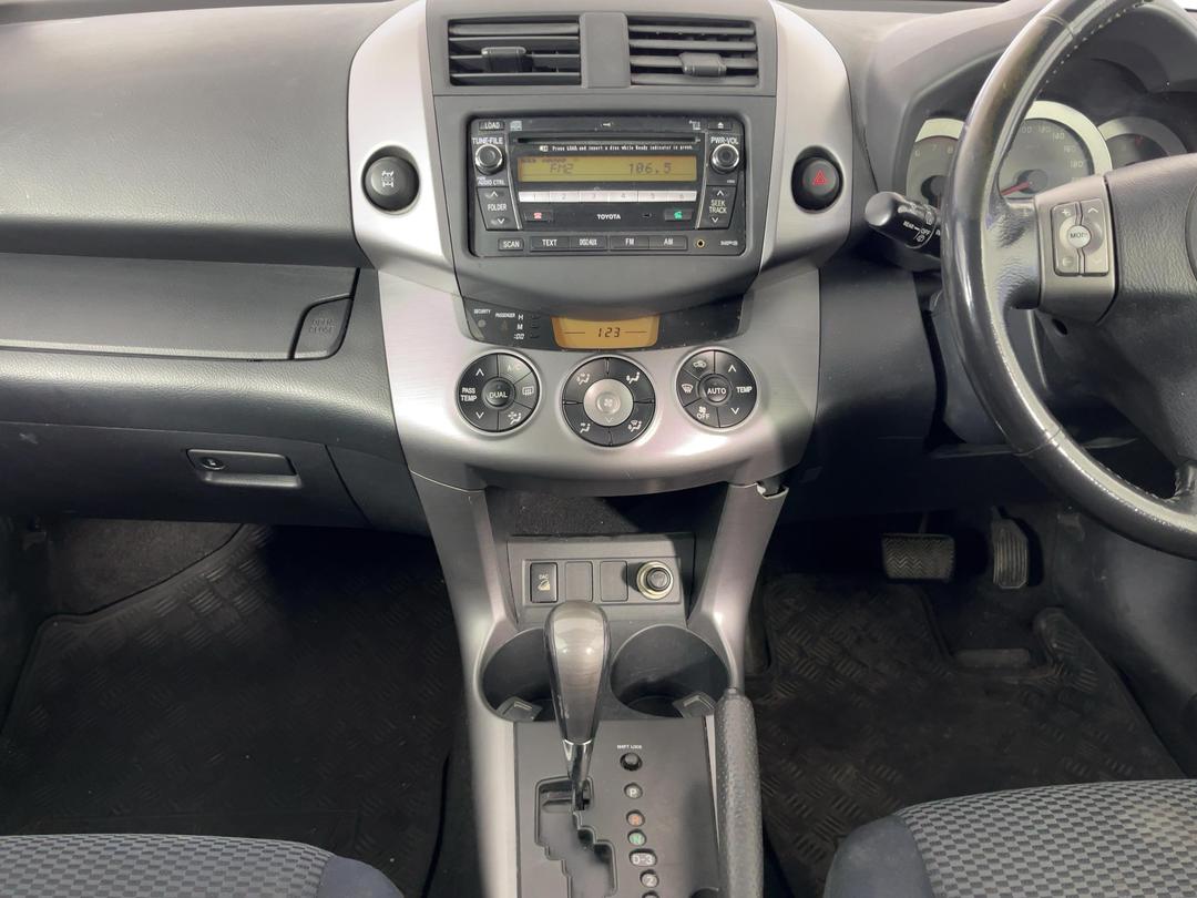 Photo '18' of Toyota Rav4