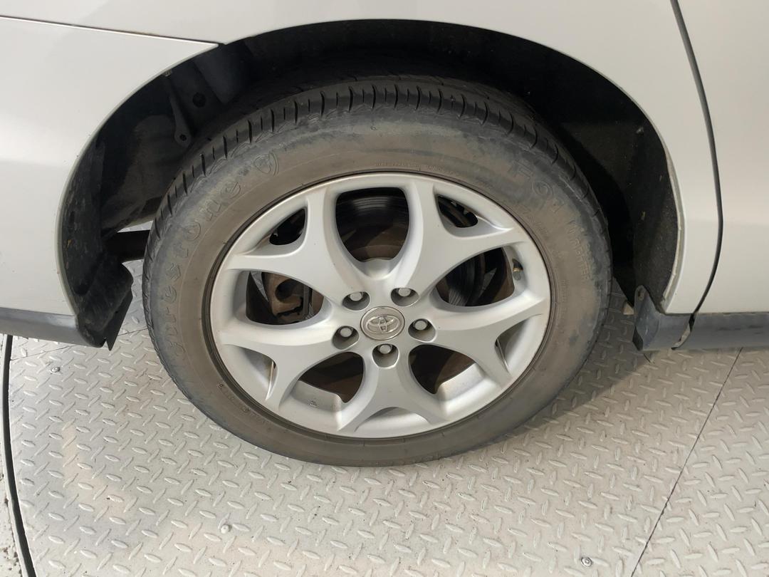 Photo '12' of Toyota Tarago