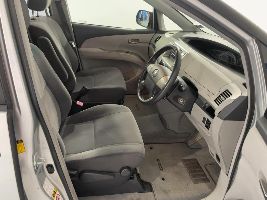Photo '16' of Toyota Tarago