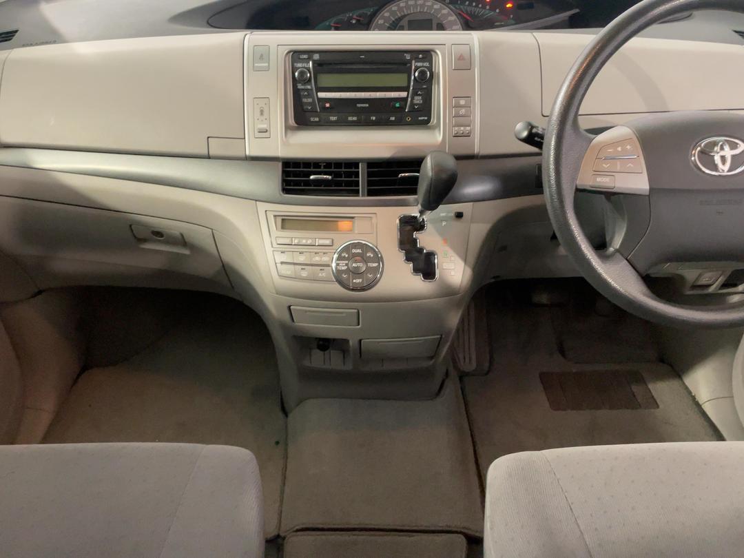 Photo '18' of Toyota Tarago