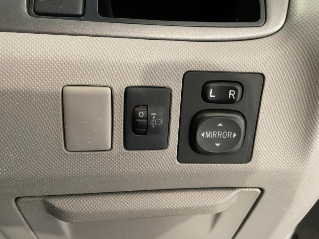 Photo '25' of Toyota Tarago
