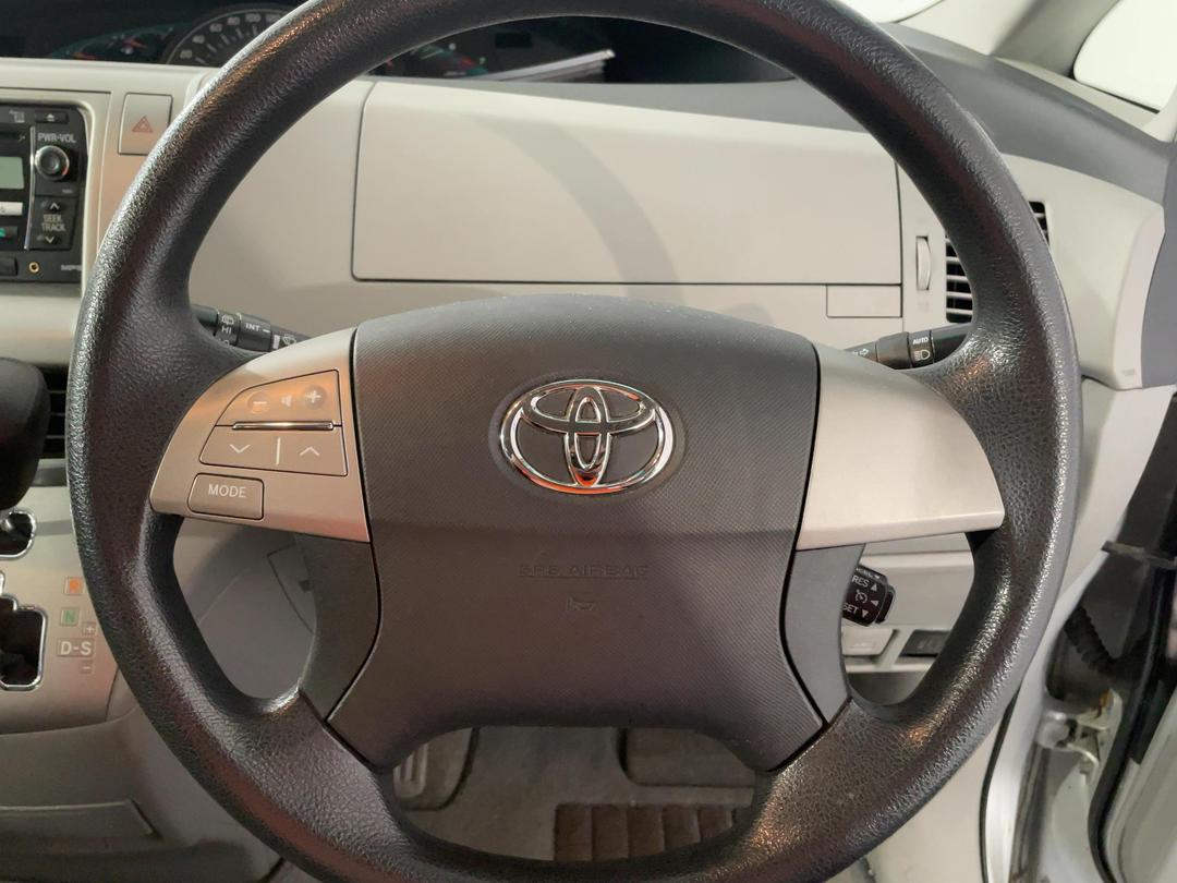 Photo '27' of Toyota Tarago