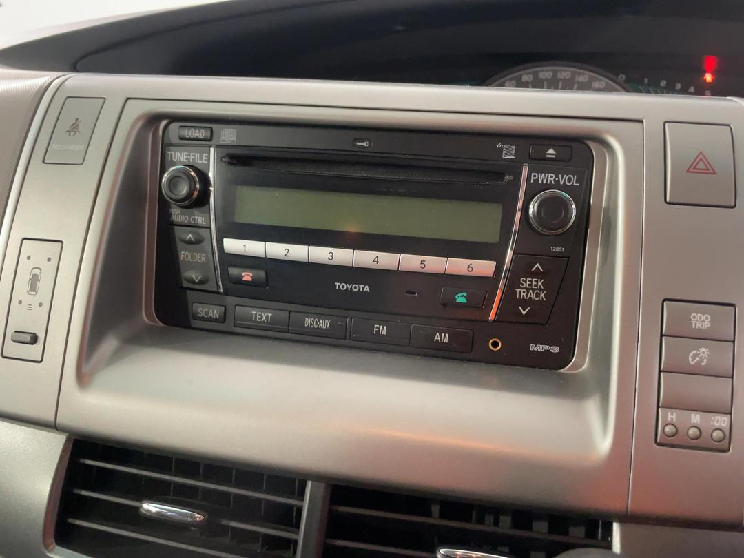 Photo '28' of Toyota Tarago