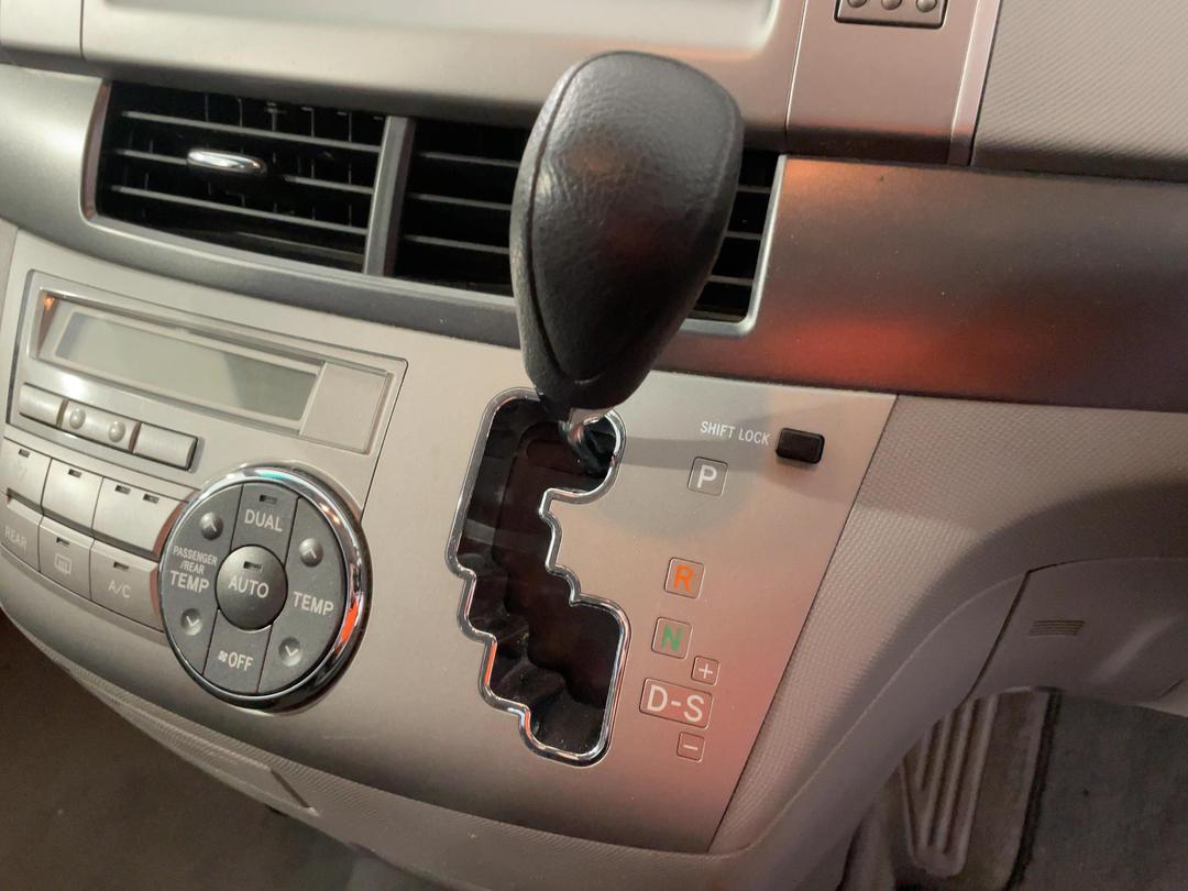 Photo '30' of Toyota Tarago