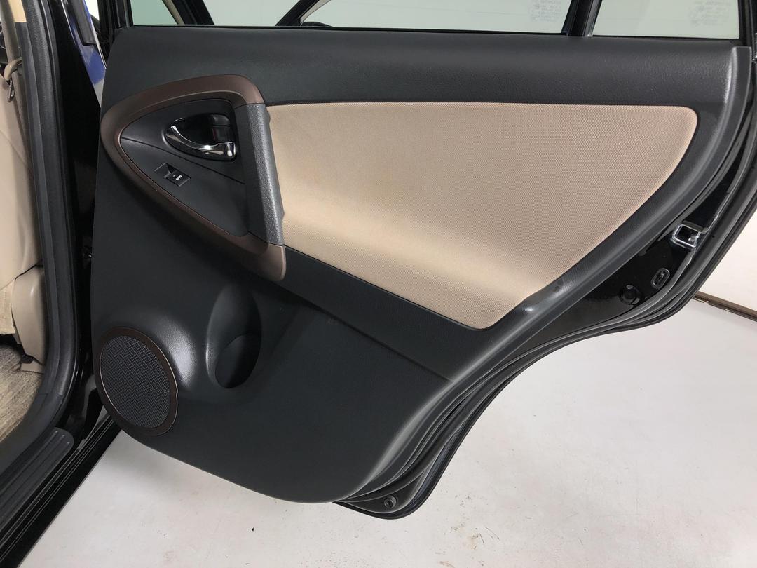 Photo '19' of Toyota Vanguard