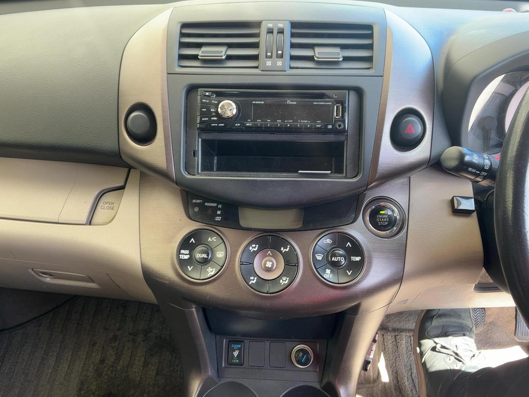 Photo '13' of Toyota Vanguard