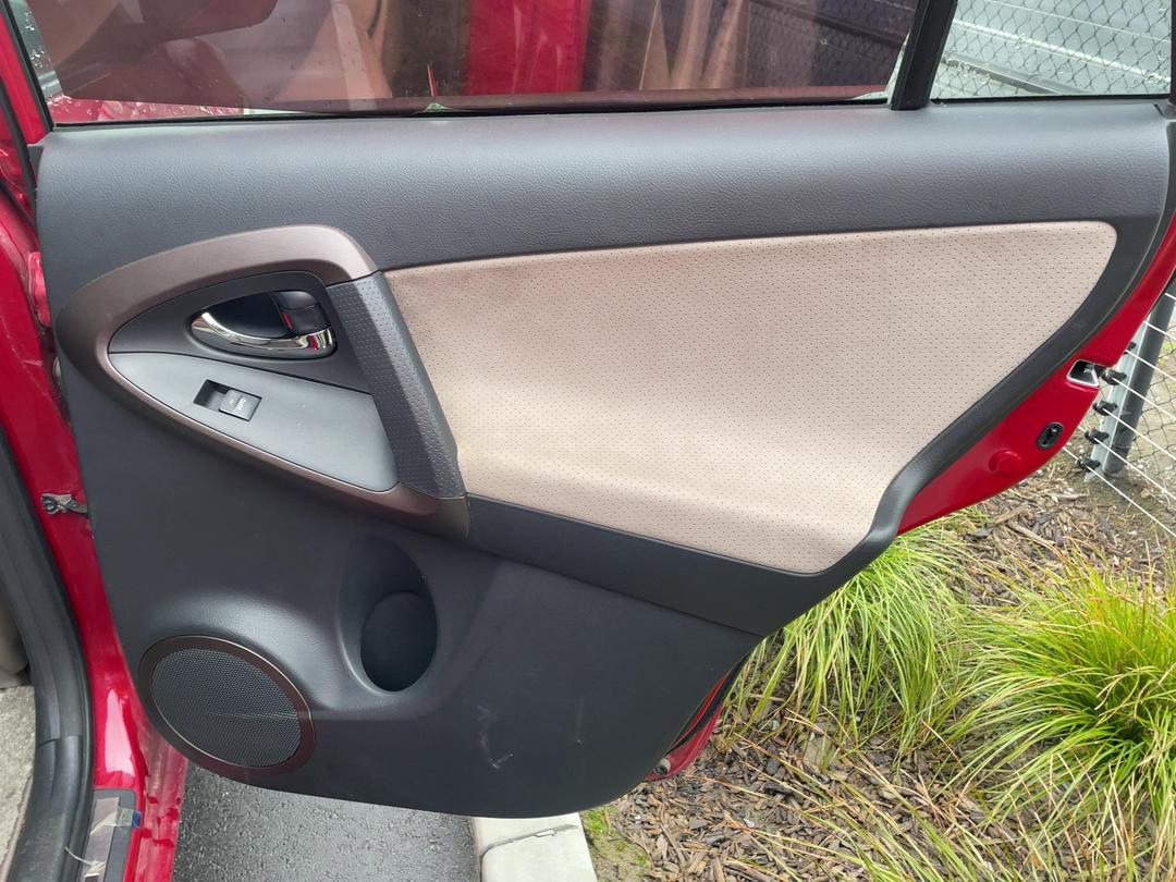 Photo '17' of Toyota Vanguard