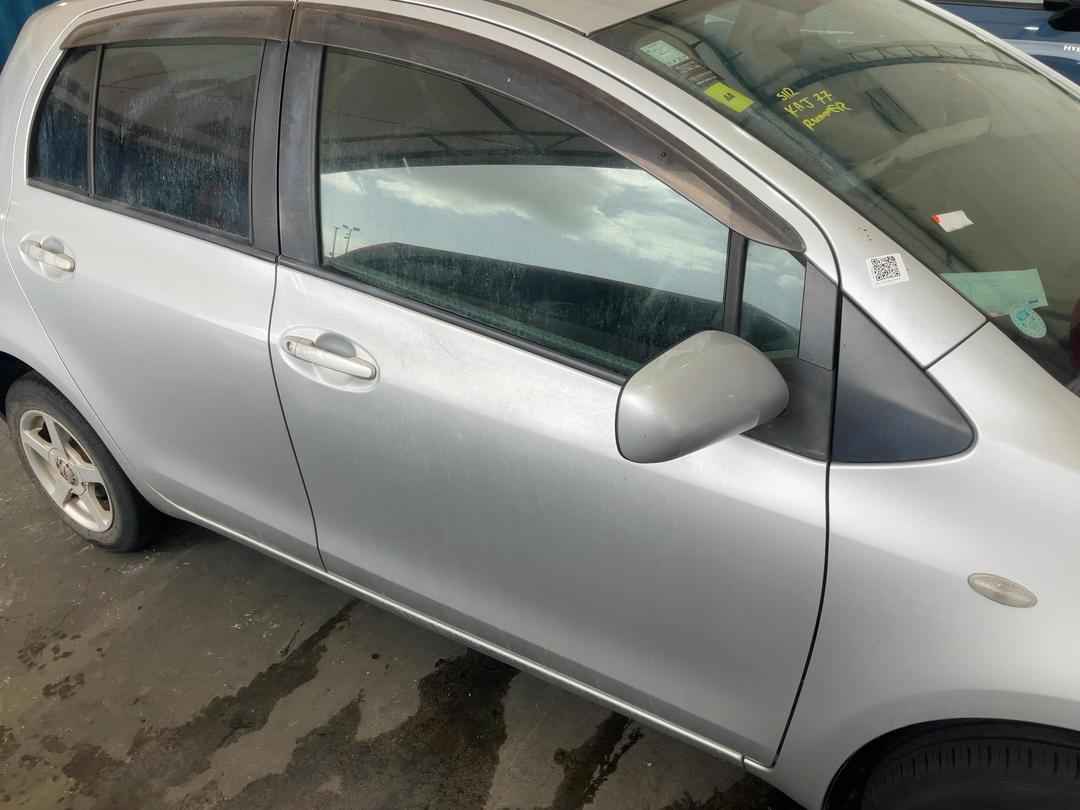 Photo '3' of Toyota Vitz