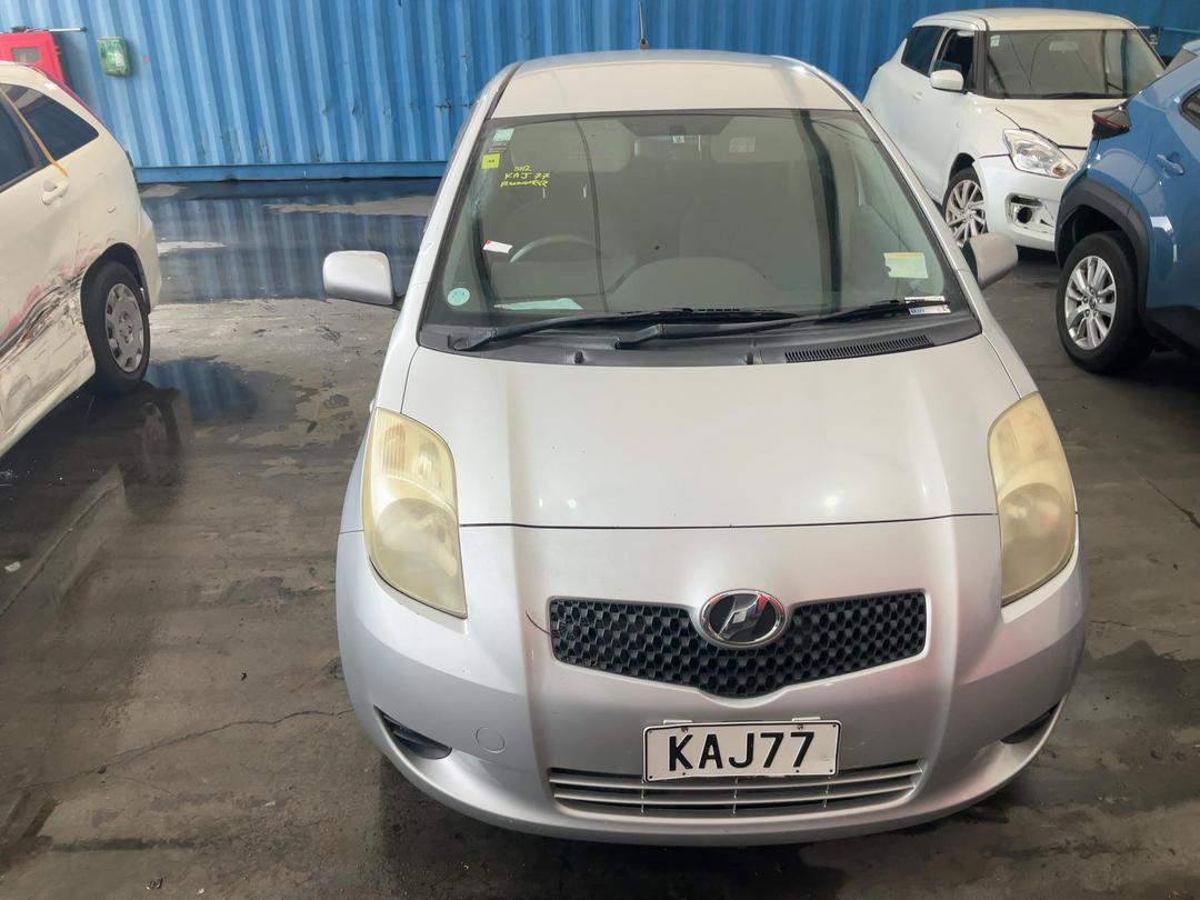 Photo '4' of Toyota Vitz