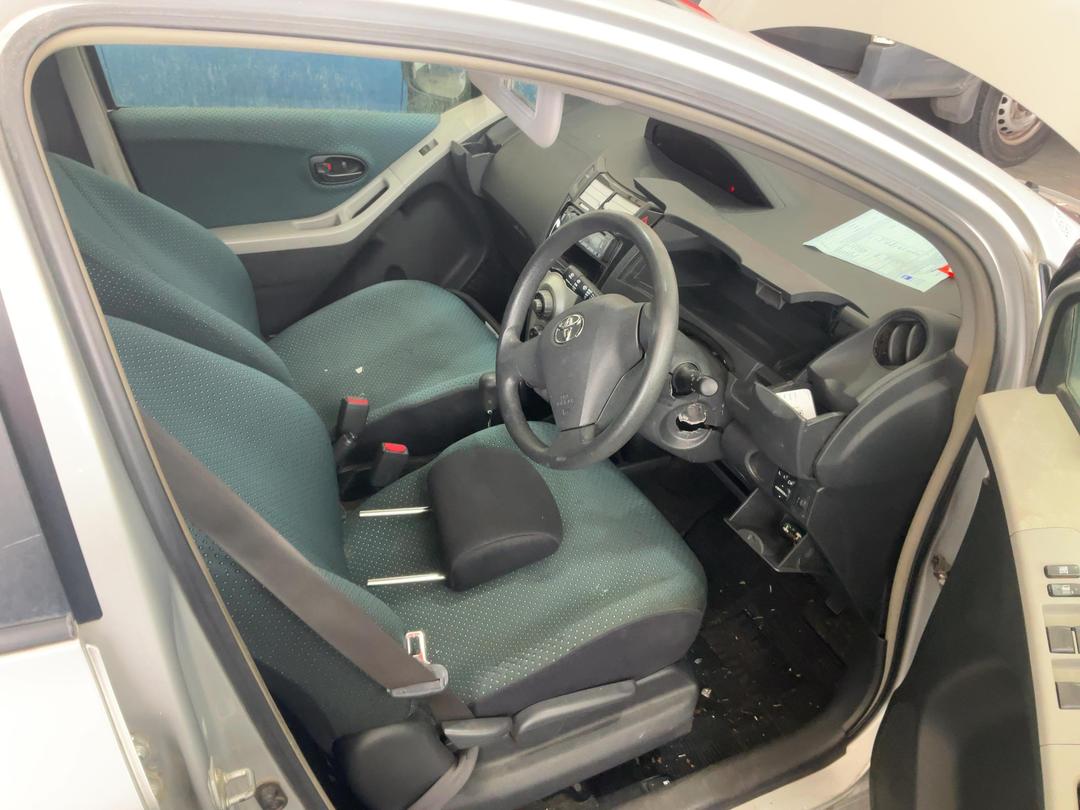 Photo '16' of Toyota Vitz