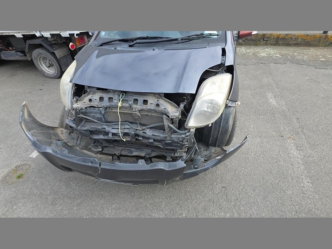 Photo '3' of Toyota Vitz Photo '3' of Toyota Vitz