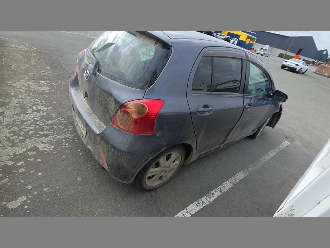 Photo '5' of Toyota Vitz Photo '5' of Toyota Vitz