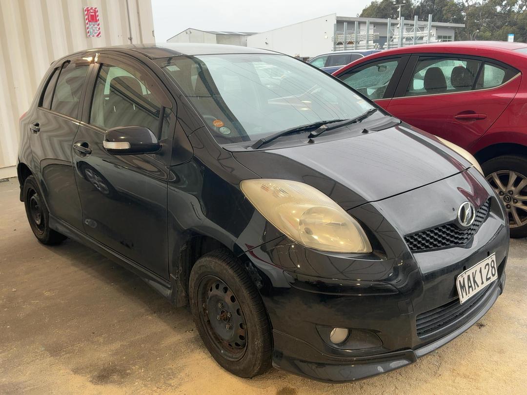 Photo '2' of Toyota Vitz Photo '2' of Toyota Vitz