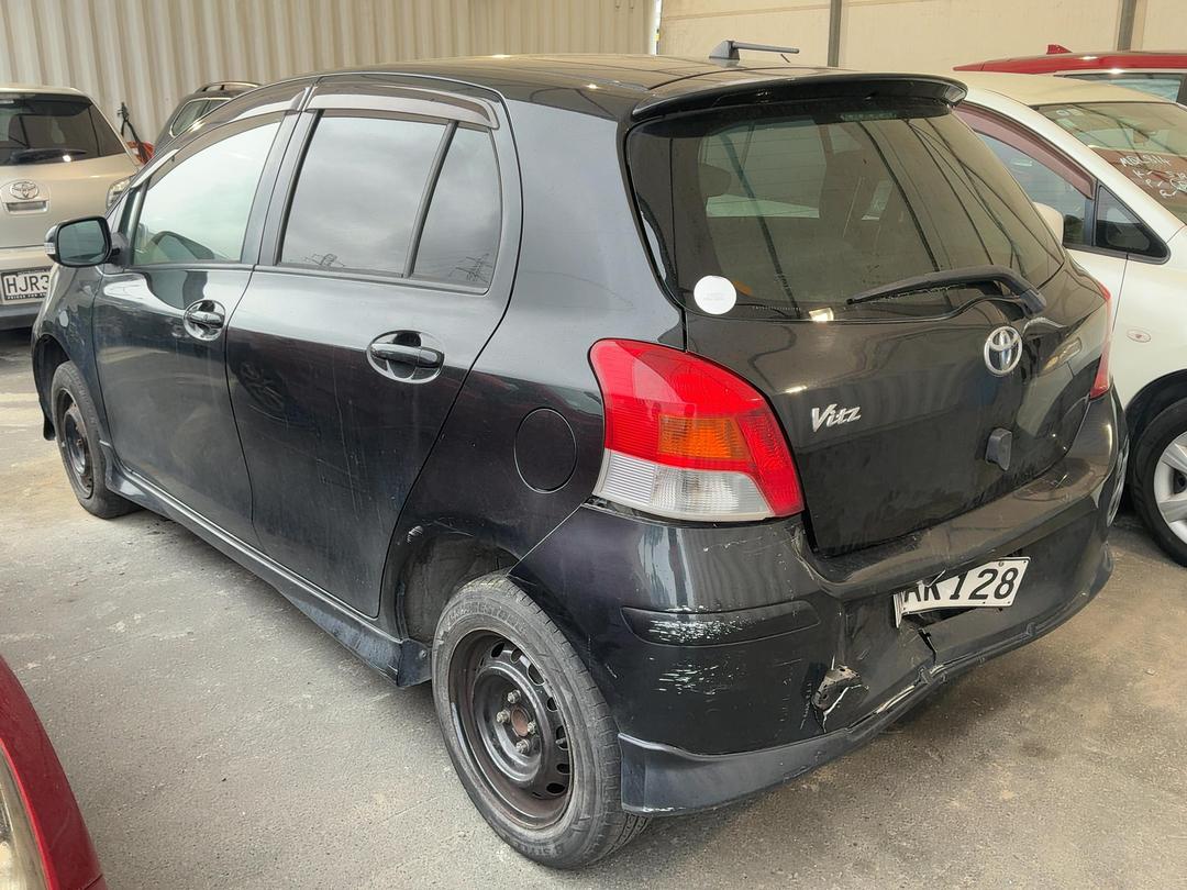 Photo '5' of Toyota Vitz Photo '5' of Toyota Vitz