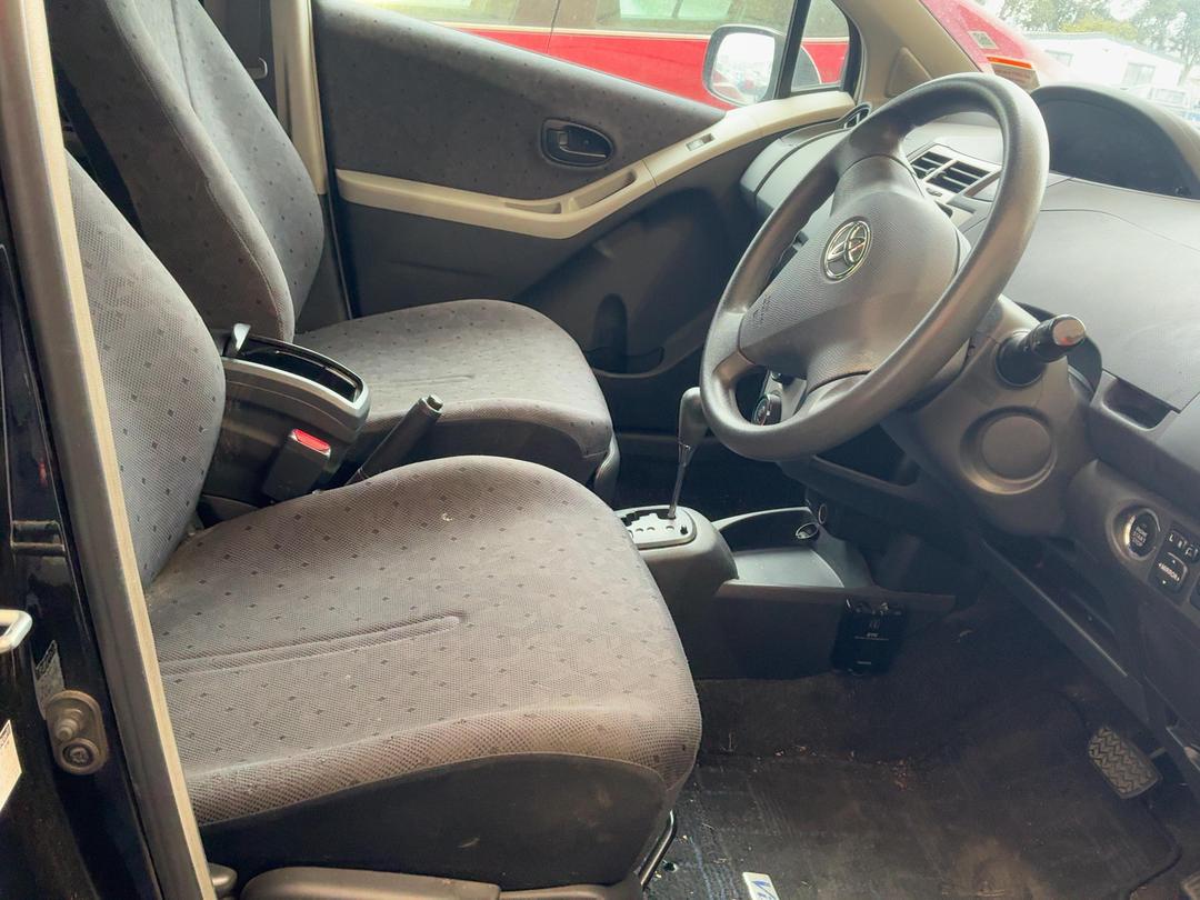 Photo '9' of Toyota Vitz Photo '9' of Toyota Vitz