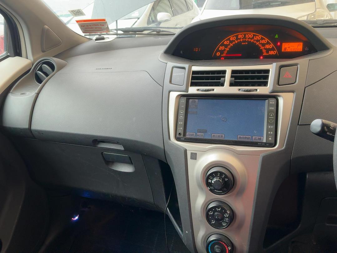 Photo '16' of Toyota Vitz Photo '16' of Toyota Vitz