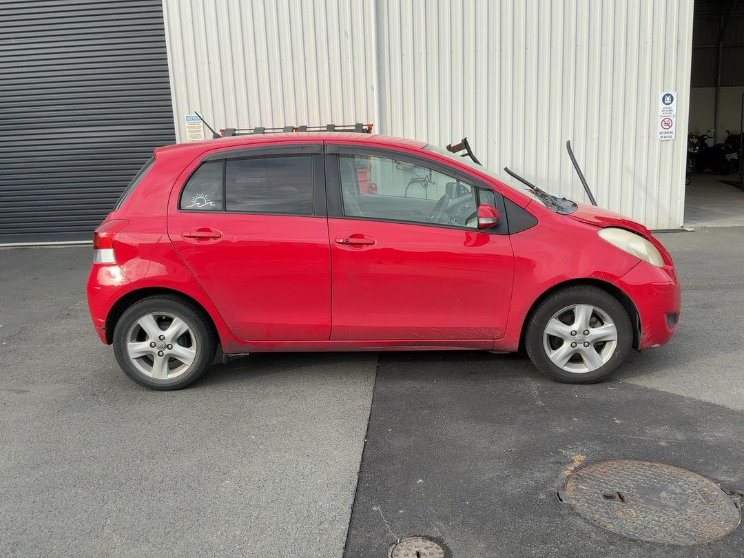 Photo '8' of Toyota Vitz Photo '8' of Toyota Vitz