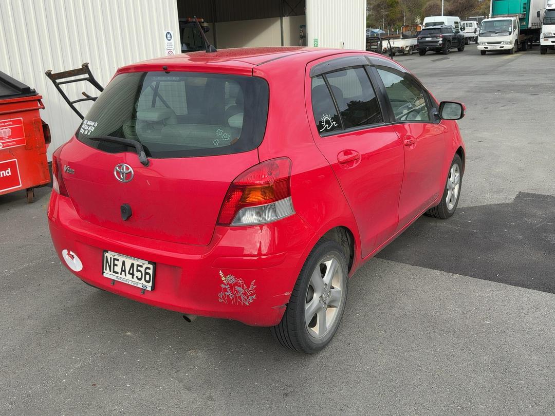Photo '5' of Toyota Vitz Photo '5' of Toyota Vitz