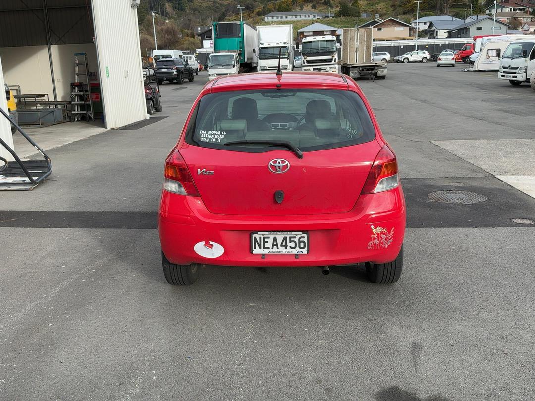 Photo '6' of Toyota Vitz Photo '6' of Toyota Vitz