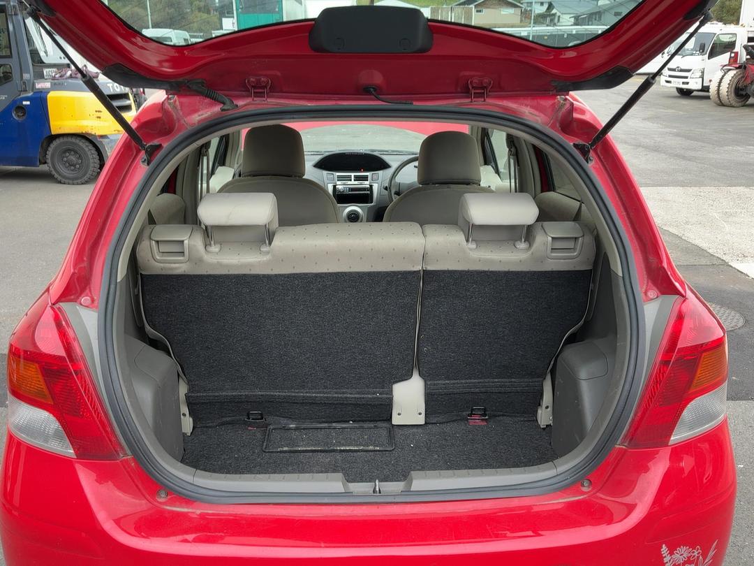 Photo '13' of Toyota Vitz Photo '13' of Toyota Vitz