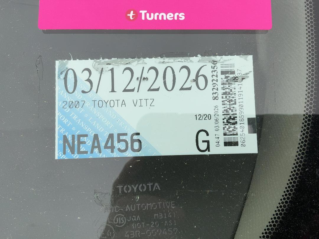 Photo '18' of Toyota Vitz Photo '18' of Toyota Vitz