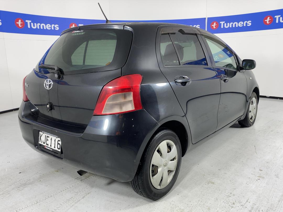 Photo '7' of Toyota Vitz
