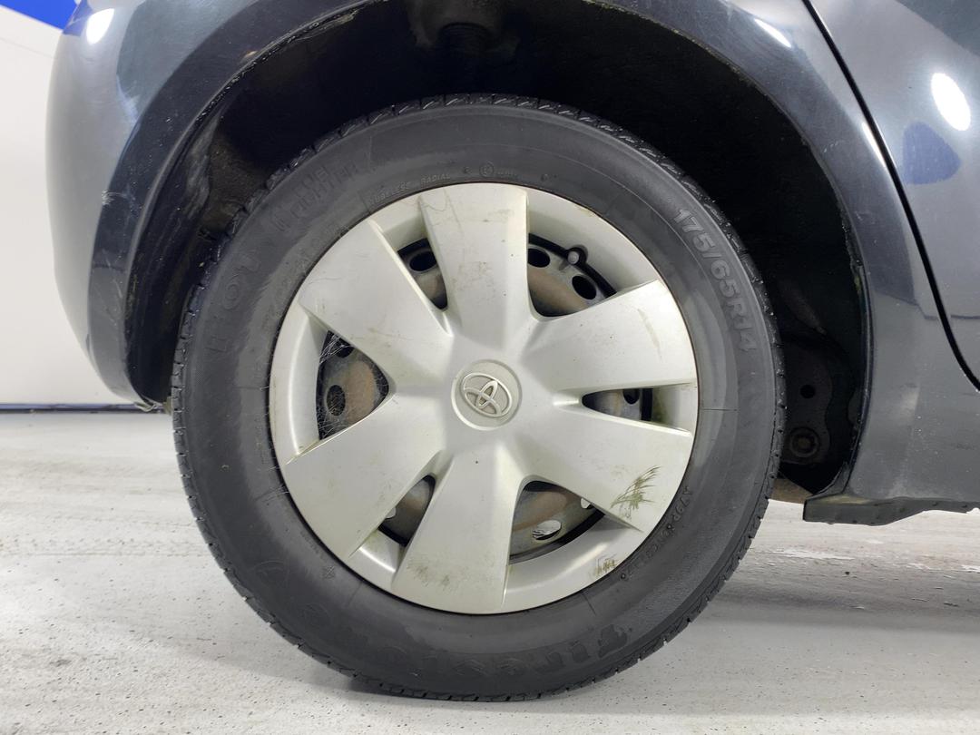 Photo '12' of Toyota Vitz