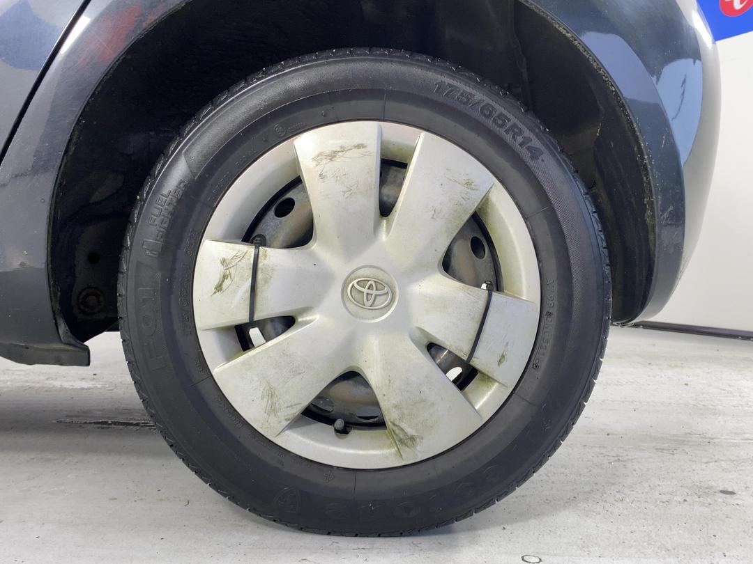 Photo '11' of Toyota Vitz