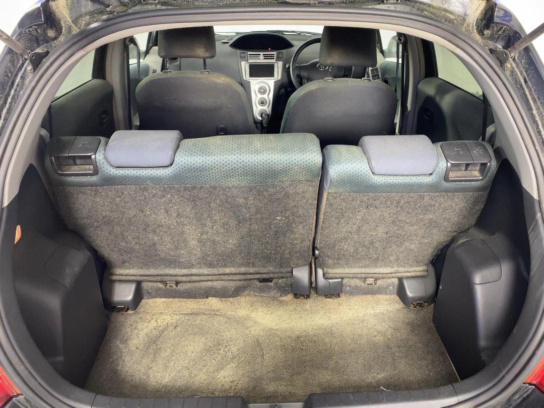 Photo '14' of Toyota Vitz