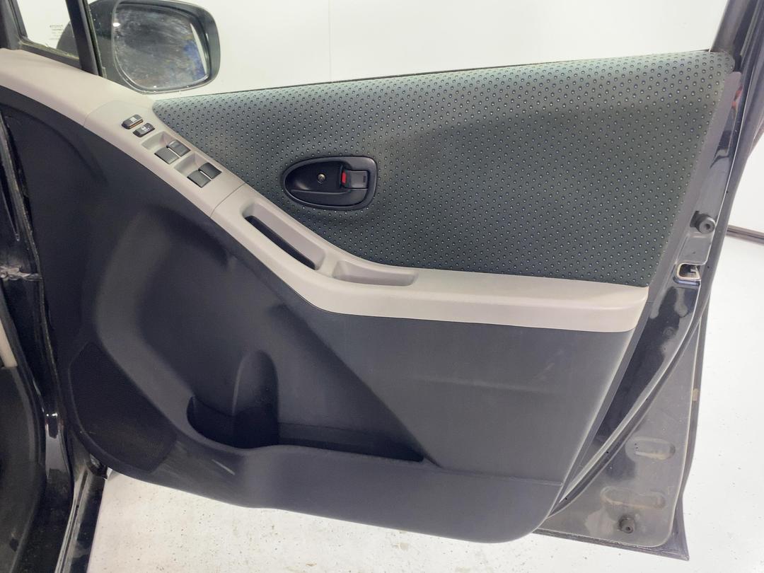 Photo '15' of Toyota Vitz
