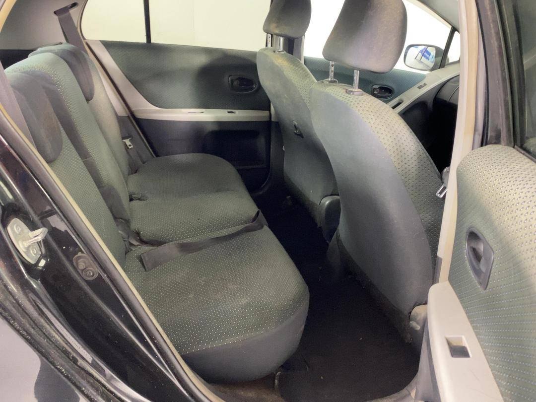 Photo '20' of Toyota Vitz