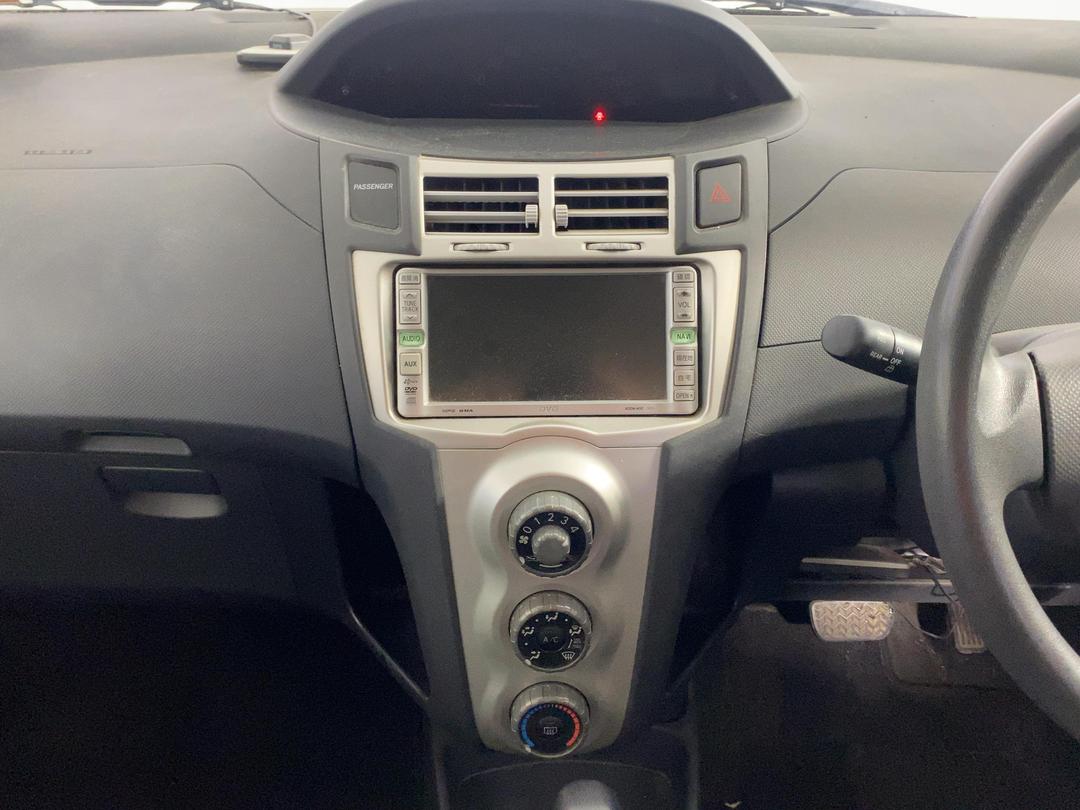 Photo '18' of Toyota Vitz