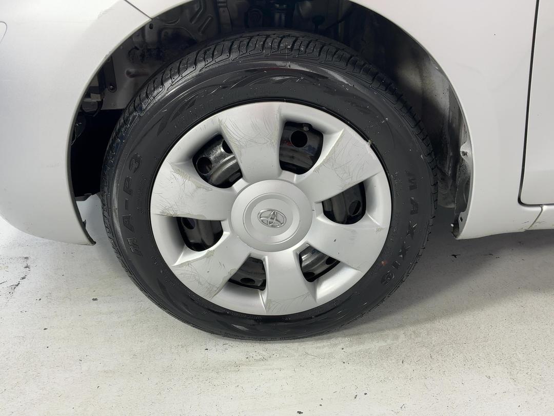 Photo '10' of Toyota Vitz