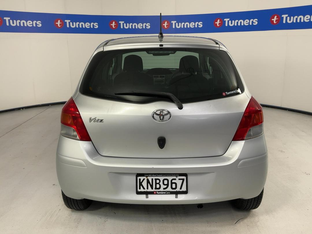 Photo '6' of Toyota Vitz