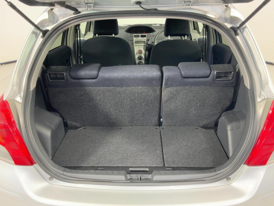 Photo '14' of Toyota Vitz