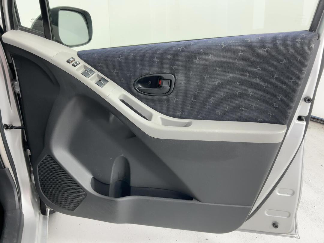 Photo '15' of Toyota Vitz